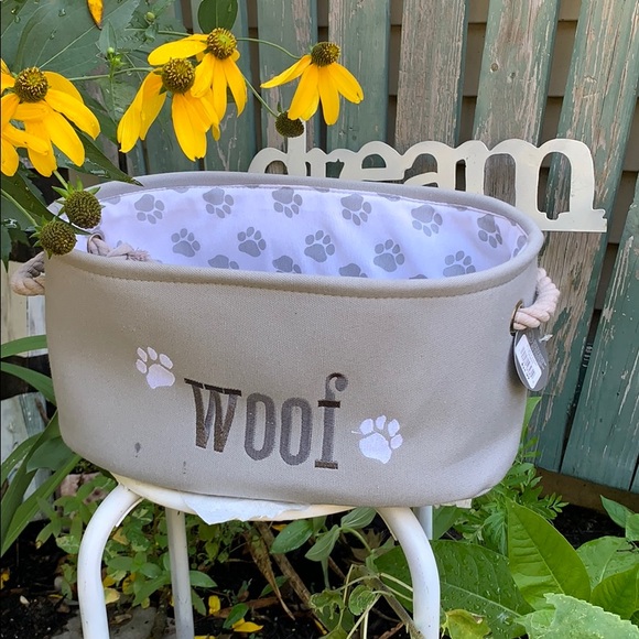 Tri-coastal Other - 🆕w/tags 🐾🐾”WOOF” Paw print 🐾bin